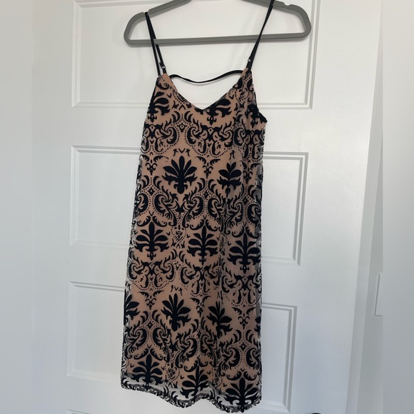 Black & Tan Dress - Picture 2 of 3